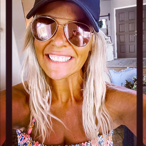 Meet your Posher, Karen - Picture 1 of 1